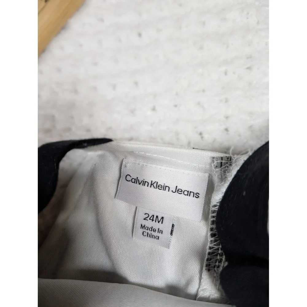Calvin Klein Jeans Toddler Girl 24M‎ Heart Print Tunic and Leggings 2-Piece Set